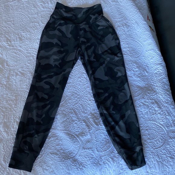 NWOT Old Navy Elevate "GO-DRY" Black & Grey Elevate Joggers, Size Small - Picture 3 of 7